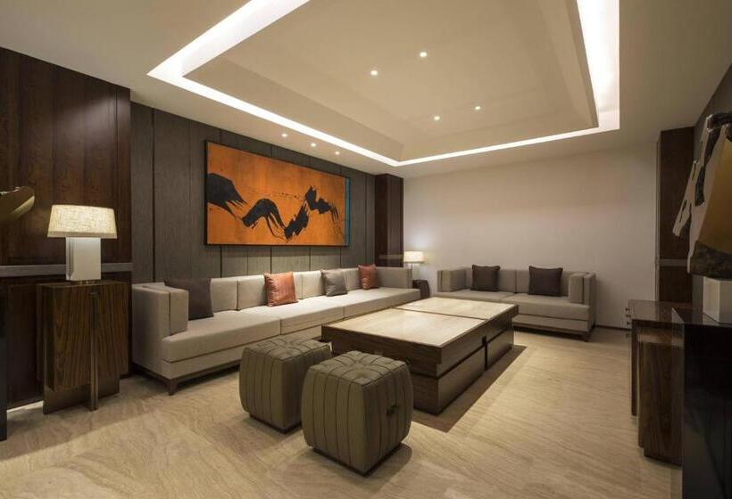 Вилла 3 Спальни с Бассейном, The Westin Shimei Bay Resort