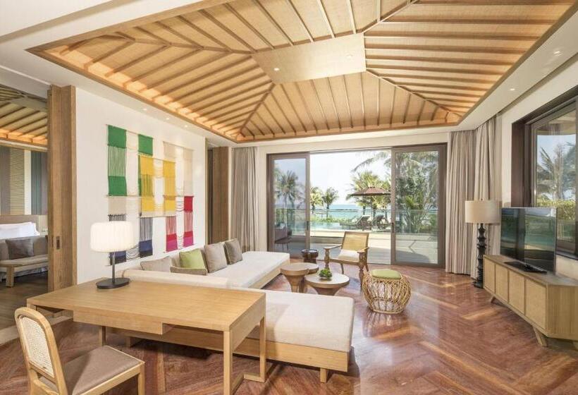 Вилла 3 Спальни с Бассейном, The Westin Shimei Bay Resort