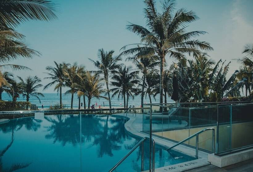 Вилла 3 Спальни, The Westin Shimei Bay Resort