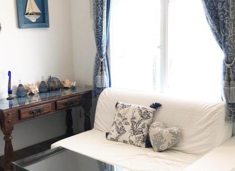 اتاق لوکس چهار تخته, 4 Seasons Garden B&b