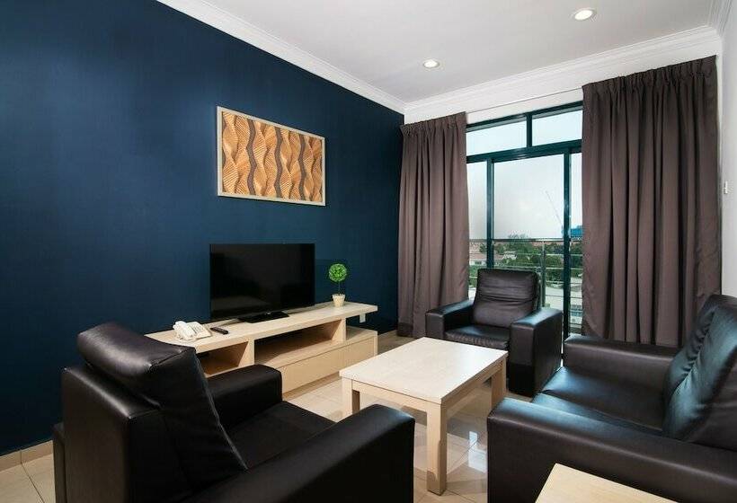 Апартаменты Superior 3 Спальни, Golden View Serviced Apartment