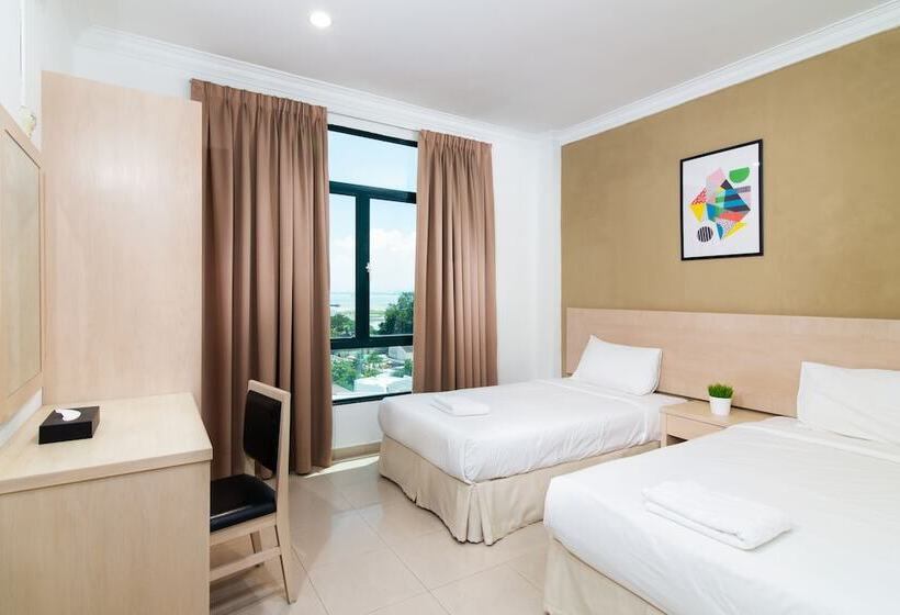 Апартаменты Deluxe 3 Спальни, Golden View Serviced Apartment