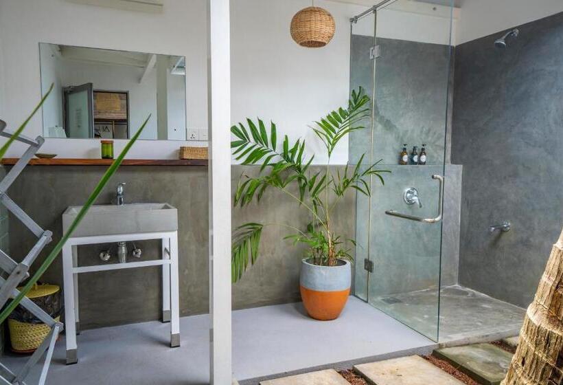 共用房间的床, Global Surf Lodge Kabalana