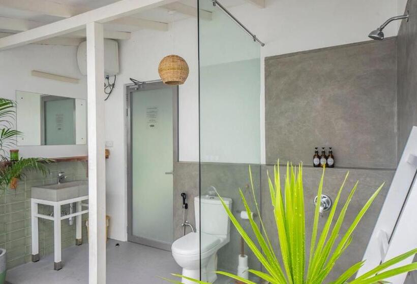 共用房间的床, Global Surf Lodge Kabalana