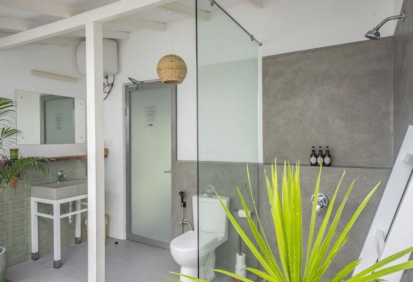 共用房间的床, Global Surf Lodge Kabalana