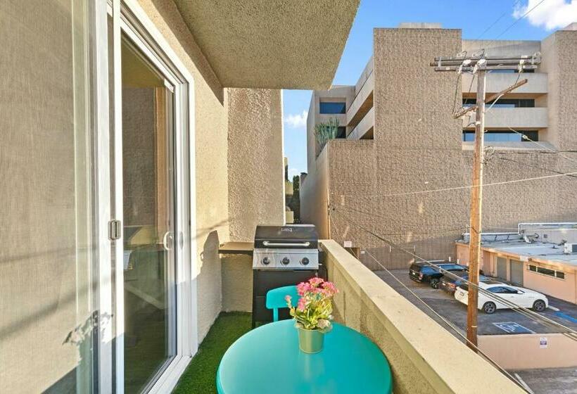 Apartamento 2 Dormitórios, Beverly Hills Chic 2 Bed 2bath With Patio And Parking 309
