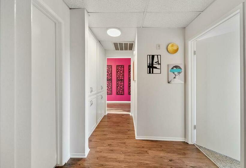 Apartamento 2 Dormitórios, Beverly Hills Chic 2 Bed 2bath With Patio And Parking 309