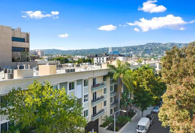 דירת פנטהאוז 1 חדרי שינה, Beverly Hills 2 Bed 2 Bath Penthouse With Den And Parking 414