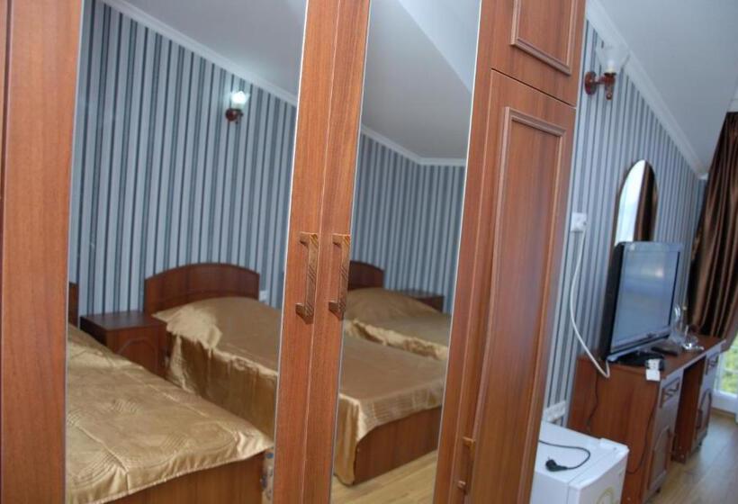 Quarto Triplo Estandar, Exotica