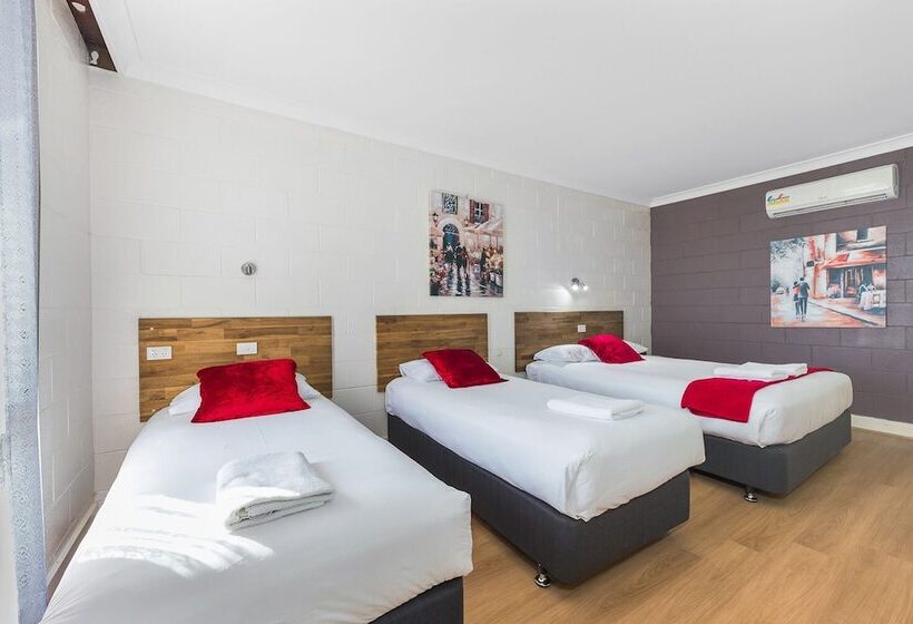 패밀리 룸, Plainsman Motel