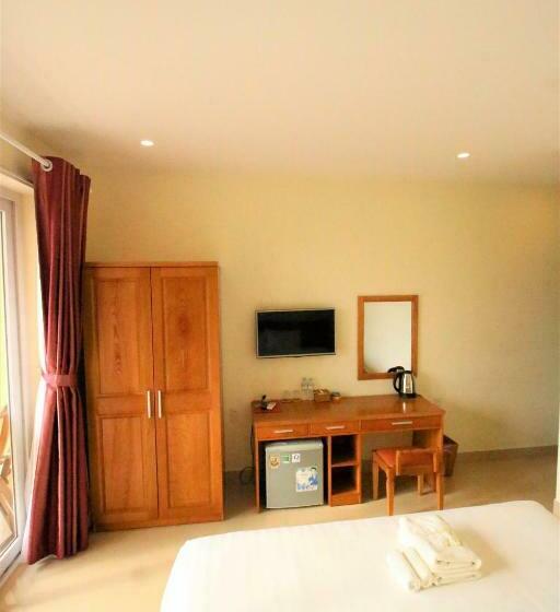 اتاق لوکس با بالکن, T&t Resort And Spa