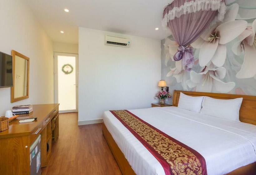 اتاق لوکس با بالکن, T&t Resort And Spa