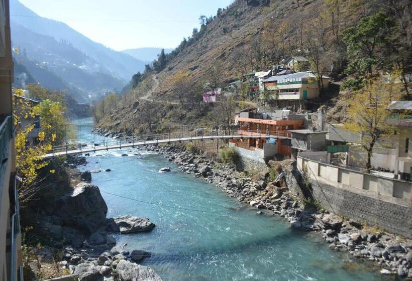 اتاق استاندارد سه نفره, Pc Green Hotel, Mahandri, Kaghan
