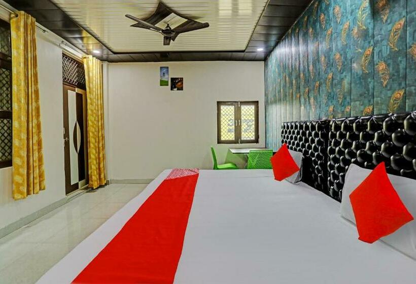 Трехместный Номер Классика, Oyo Flagship K1 Hotel And Restaurant