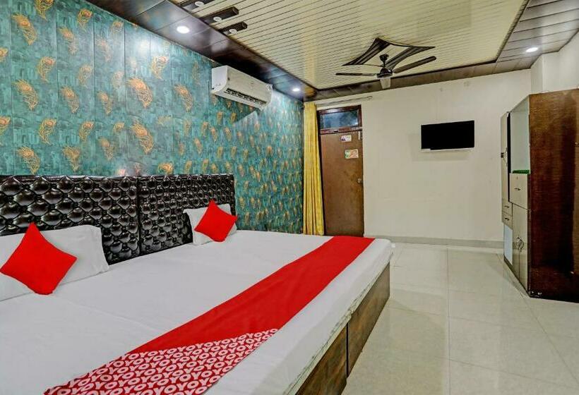 Трехместный Номер Классика, Oyo Flagship K1 Hotel And Restaurant