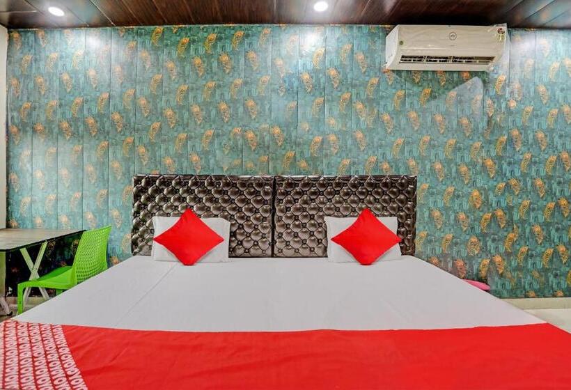 Трехместный Номер Классика, Oyo Flagship K1 Hotel And Restaurant