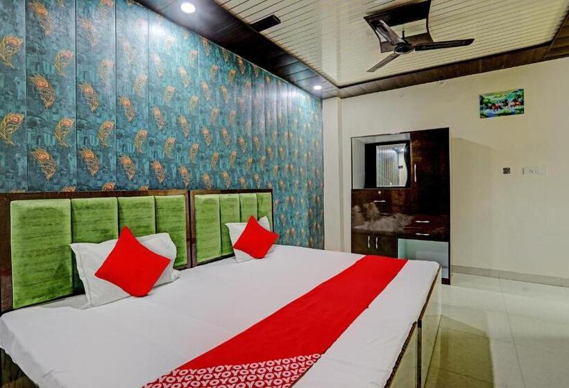 Трехместный Номер Классика, Oyo Flagship K1 Hotel And Restaurant
