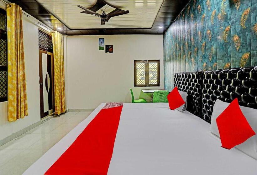Трехместный Номер Классика, Oyo Flagship K1 Hotel And Restaurant