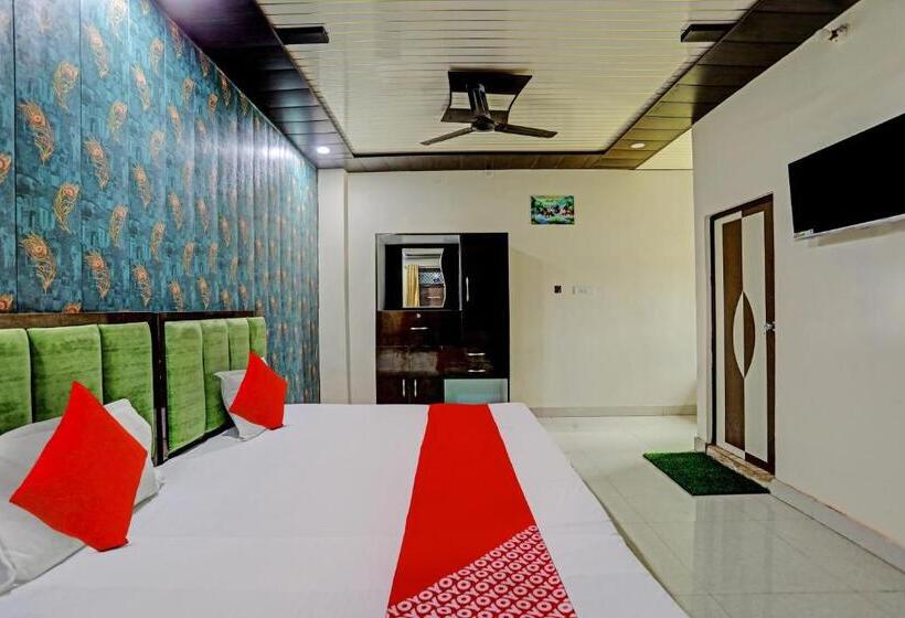 Трехместный Номер Классика, Oyo Flagship K1 Hotel And Restaurant