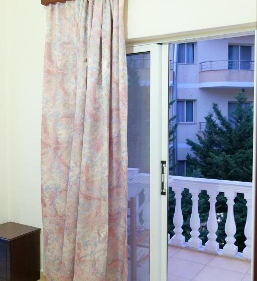اتاق استاندارد با بالکن, Rixhi
