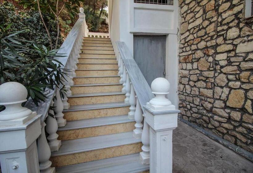اتاق استاندارد سه تخته با بالکن, Rixhi
