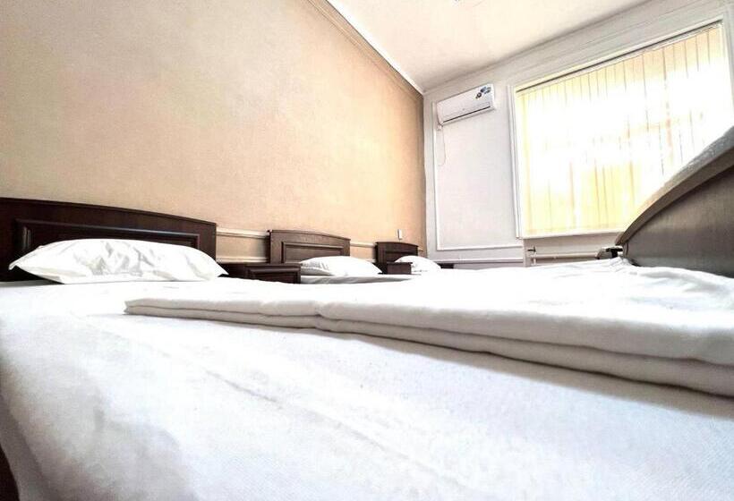 חדר קלאסי לארבעה, Hello Hostel