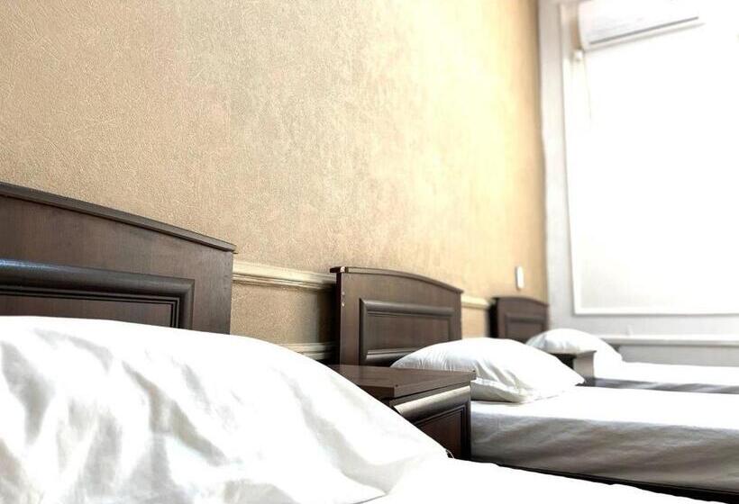 חדר קלאסי לארבעה, Hello Hostel