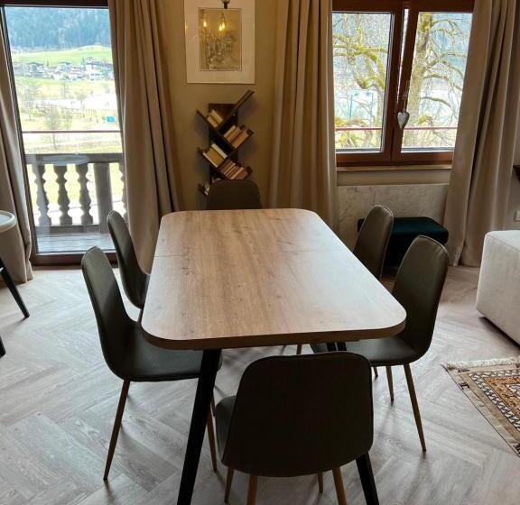 1 Bedroom Apartment Lake View, Ferienapartment Residenz Weisses Rössl Am See