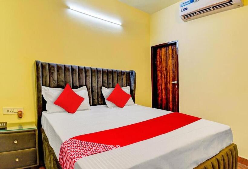 Трехместный Номер Классика, Oyo Flagship Hotel White Hut