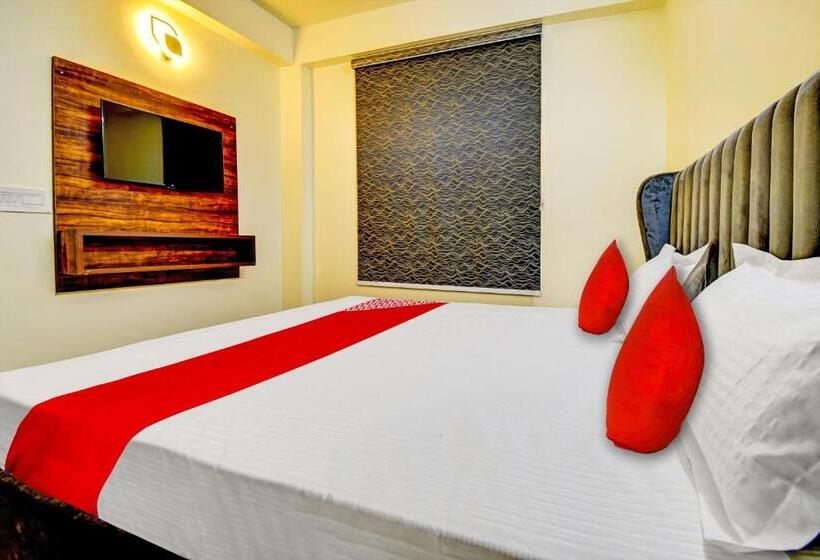 Трехместный Номер Классика, Oyo Flagship Hotel White Hut
