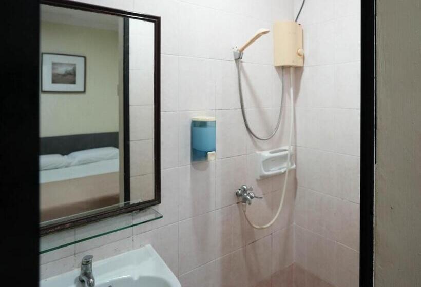 اتاق استاندارد, Amrise Hotel, Check In At 10pm, Check Out At 9am