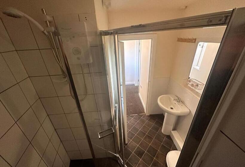 חדר סטנדרט חדר אמבטיה משותף, Moor Park Apartments