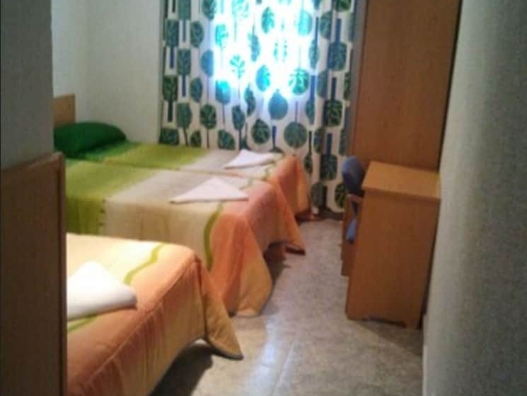 اتاق استاندارد سه نفره, Hostal Emilio Barajas