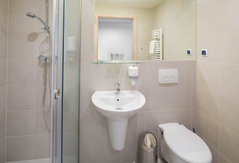 Quarto Estandar Individual, Automobil