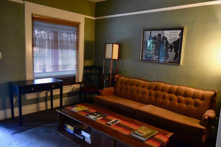 Quarto Economy, Eugene Lodge And International Hostel