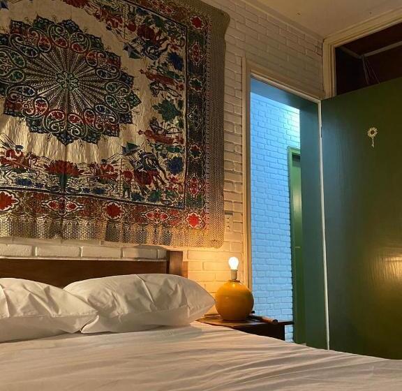 Люкс Вид на Сад, Golden Garden Hostel