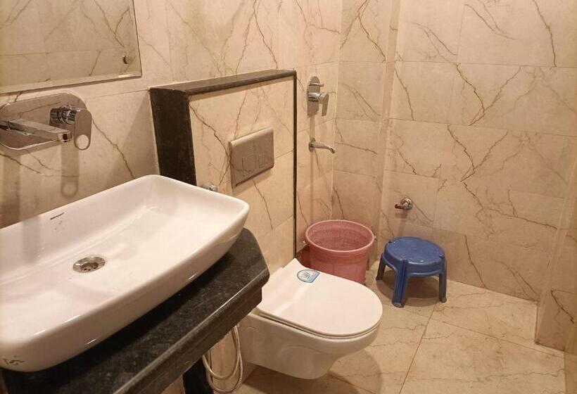 اتاق خانوادگی, Ambience Stay   At  Igi Delhi Airport