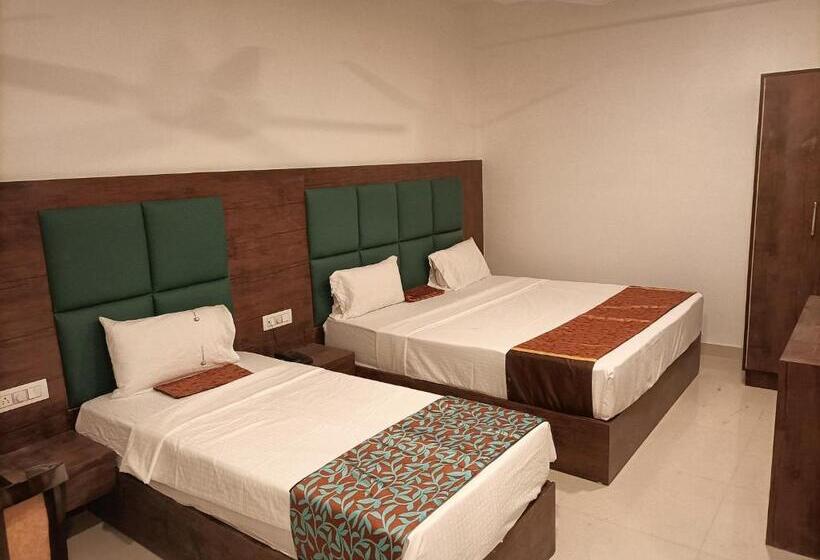 اتاق استاندارد چهار تخته, Ambience Stay   At  Igi Delhi Airport
