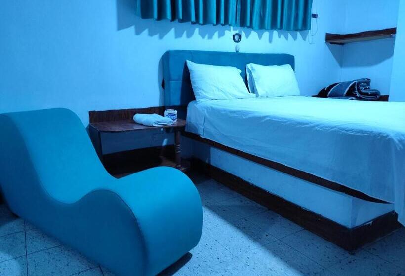 اتاق استاندارد, Hostal Reyna