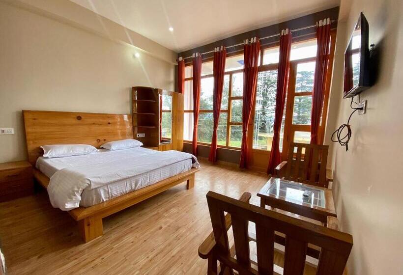 Номер Deluxe с Балконом, Mansarovar Inn