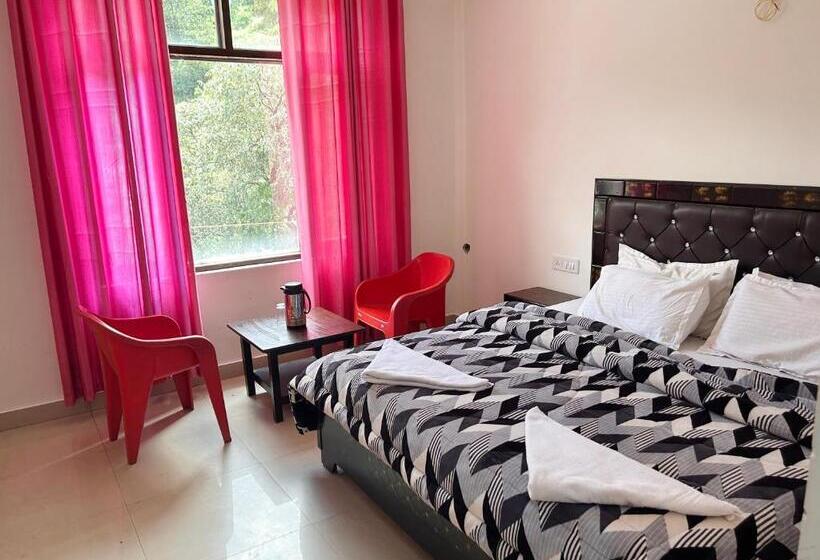 디럭스 룸, Sarthak Villa