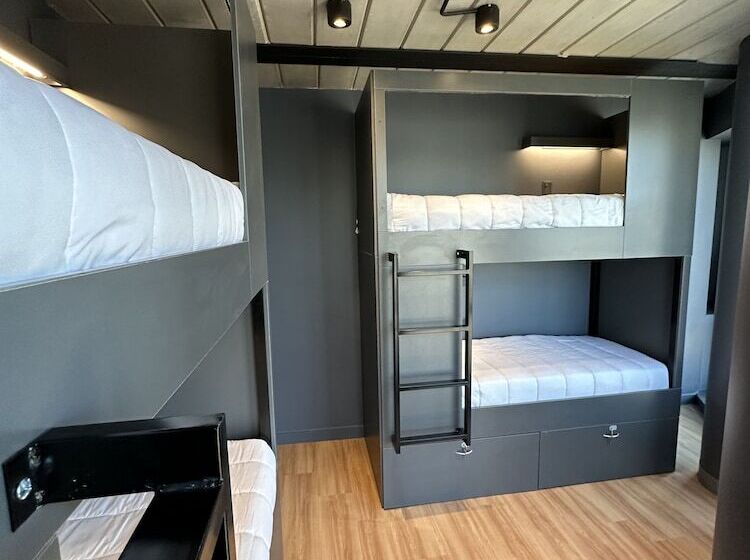 اتاق استاندارد چهارنفره با سرویس بهداشتی مشترک, Mons Hostel