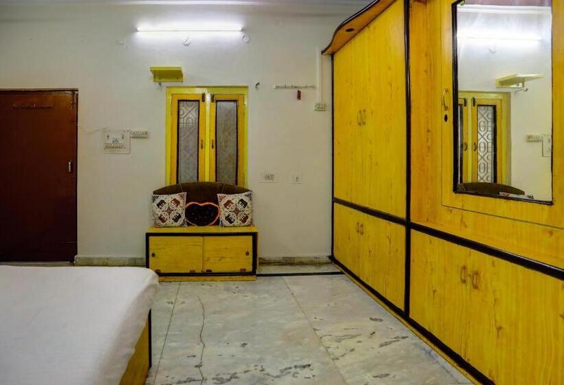 اتاق کلاسیک سه تخته, Oyo Bluebird Inn Hotel And Guest House