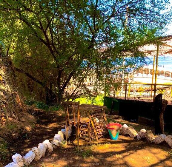 بانگلوی استاندارد, Salatoos Mango Garden And Guesthouse