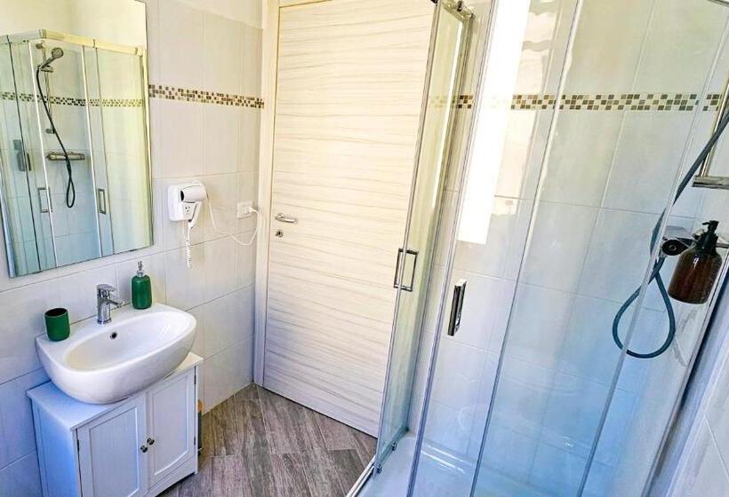 Четырехместный Номер Стандарт с Балконом, Da Residenza Avezzano