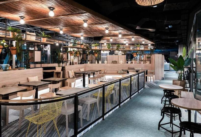 Номер Стандарт, Student Experience Madrid Pozuelo   Luxury Hostel