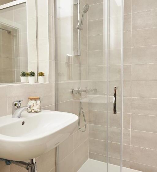 Номер Стандарт, Student Experience Madrid Pozuelo   Luxury Hostel