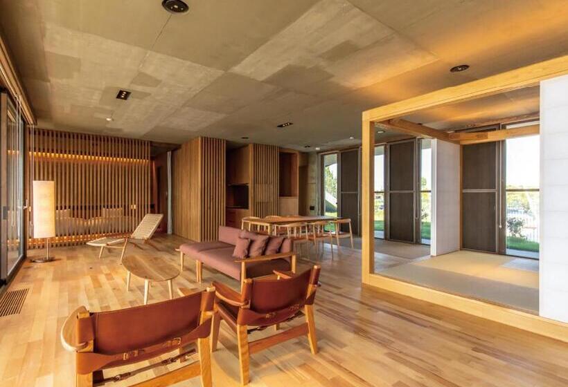 Люкс, Yanmar Sunset Marina Clubhouse&