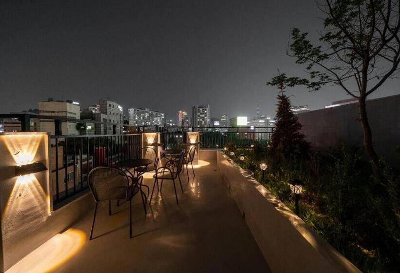 آپارتمان 2 خوابه, Dawn House