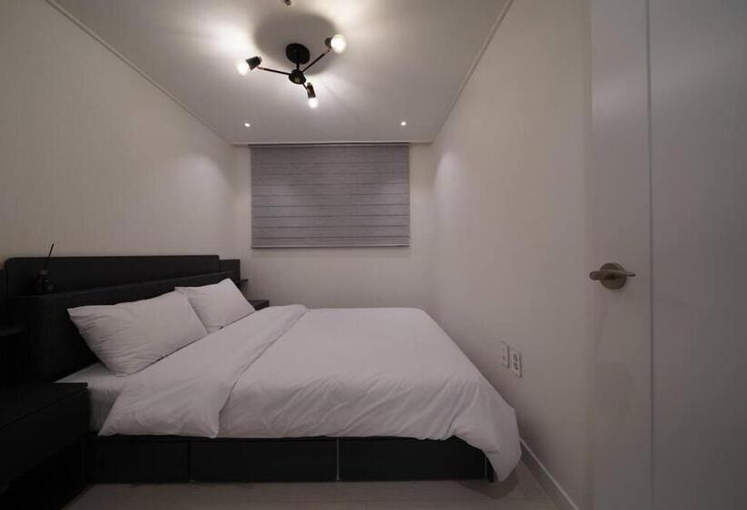 آپارتمان 2 خوابه, Dawn House